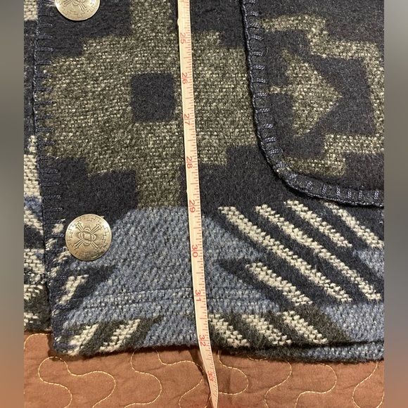 Geometric Patterned Button-Up Jacket - Picture 10 of 11